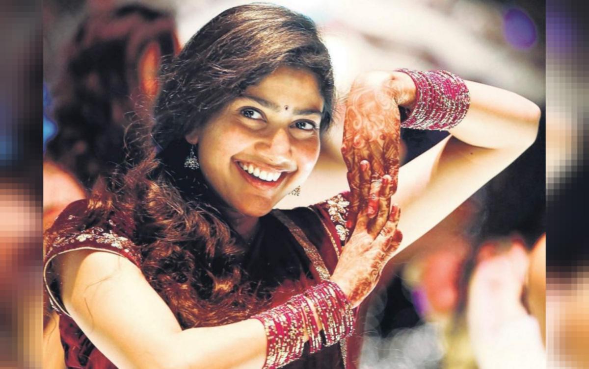 Sai Pallavi to drive three wheeler for Dhanush Maari 2