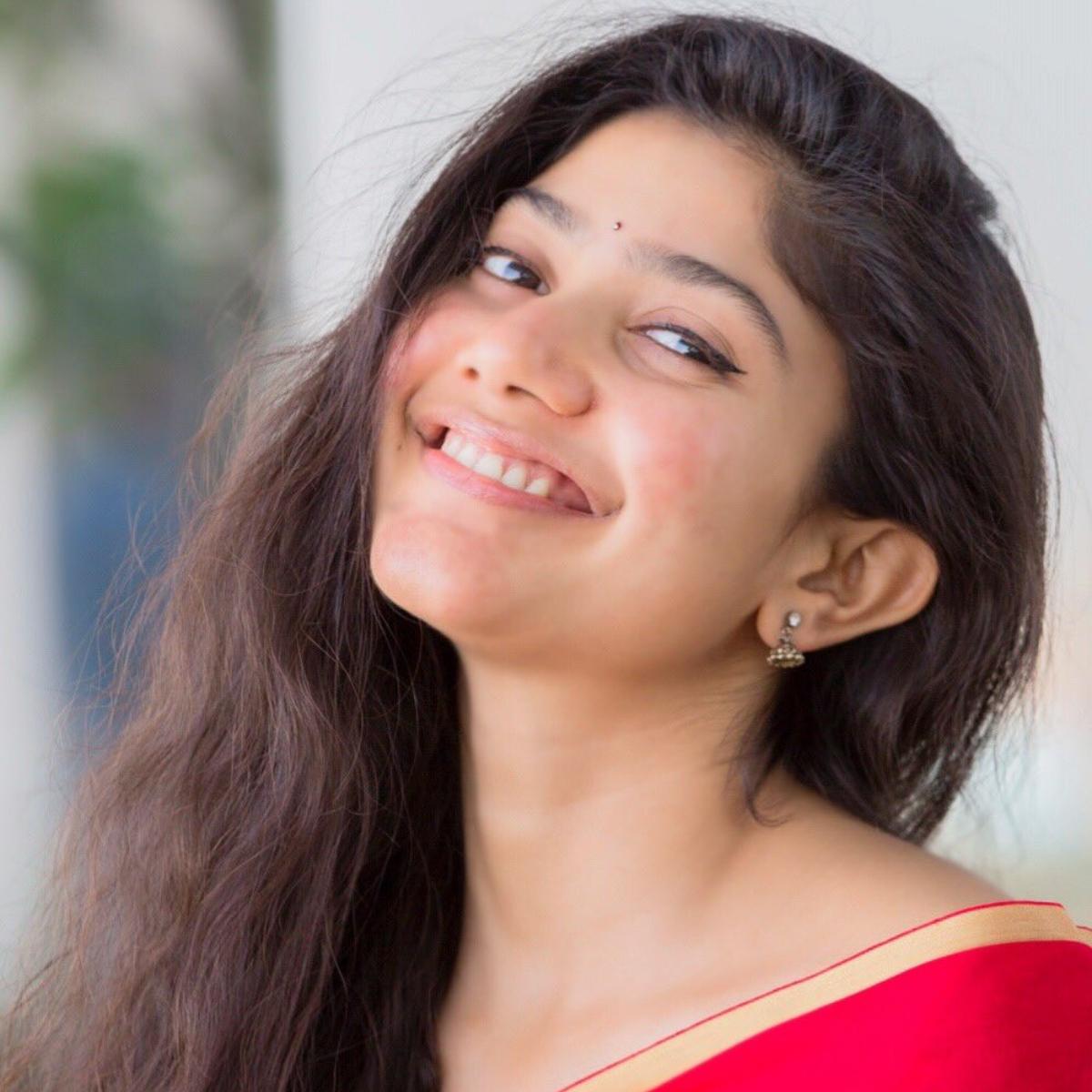 Sai Pallavi's PHOTOS flaunting her heartwarming smile will brighten up your dull Tuesday