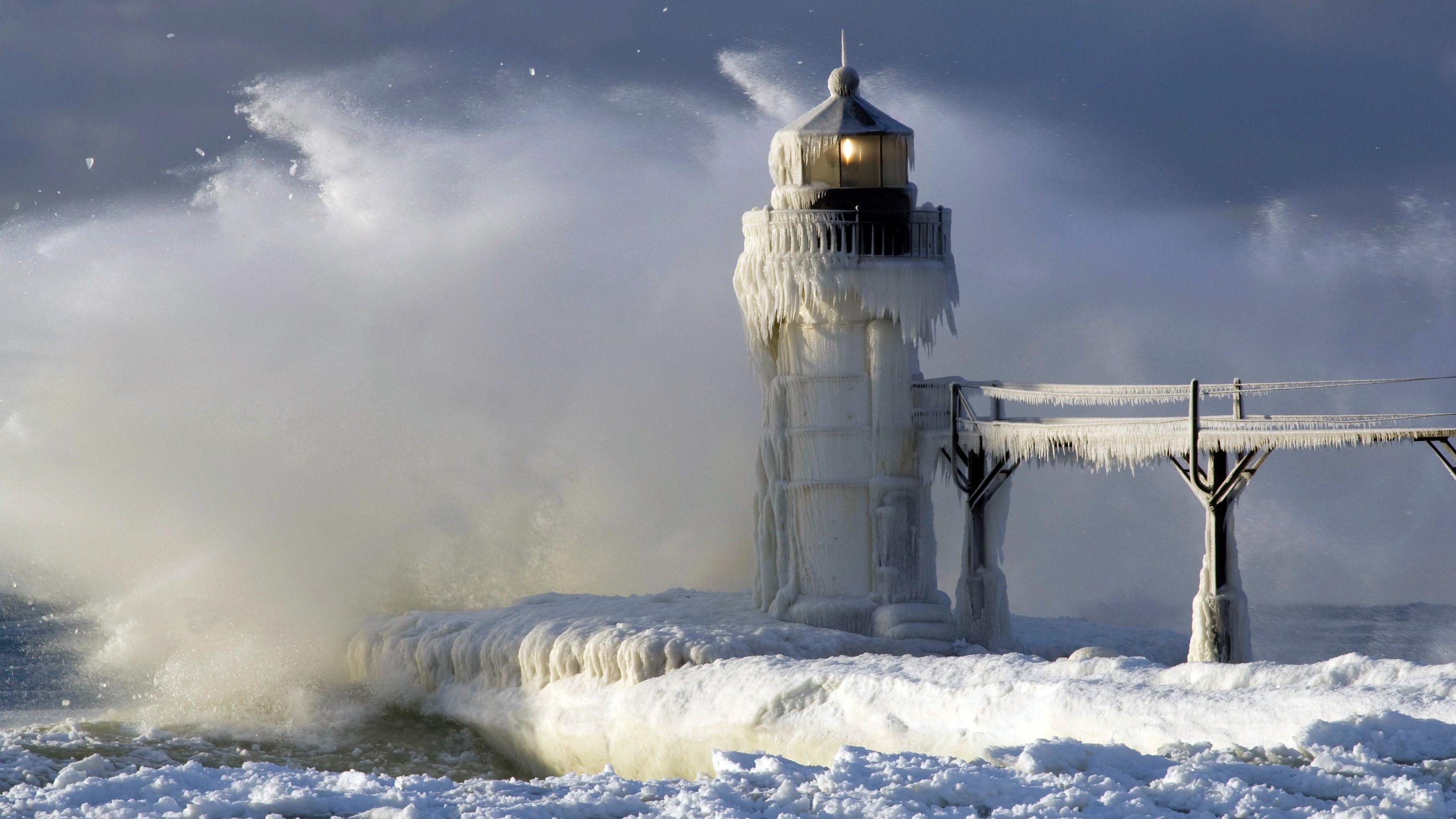 winter storm St. Joseph lighthouse, Michigan [3000X1688]