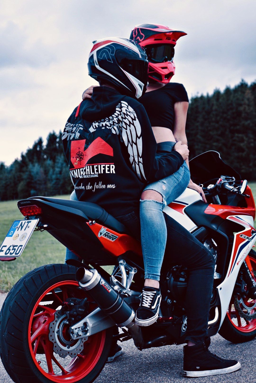 Couplegoals. Motocross couple, Motorcycle couple, Biker couple