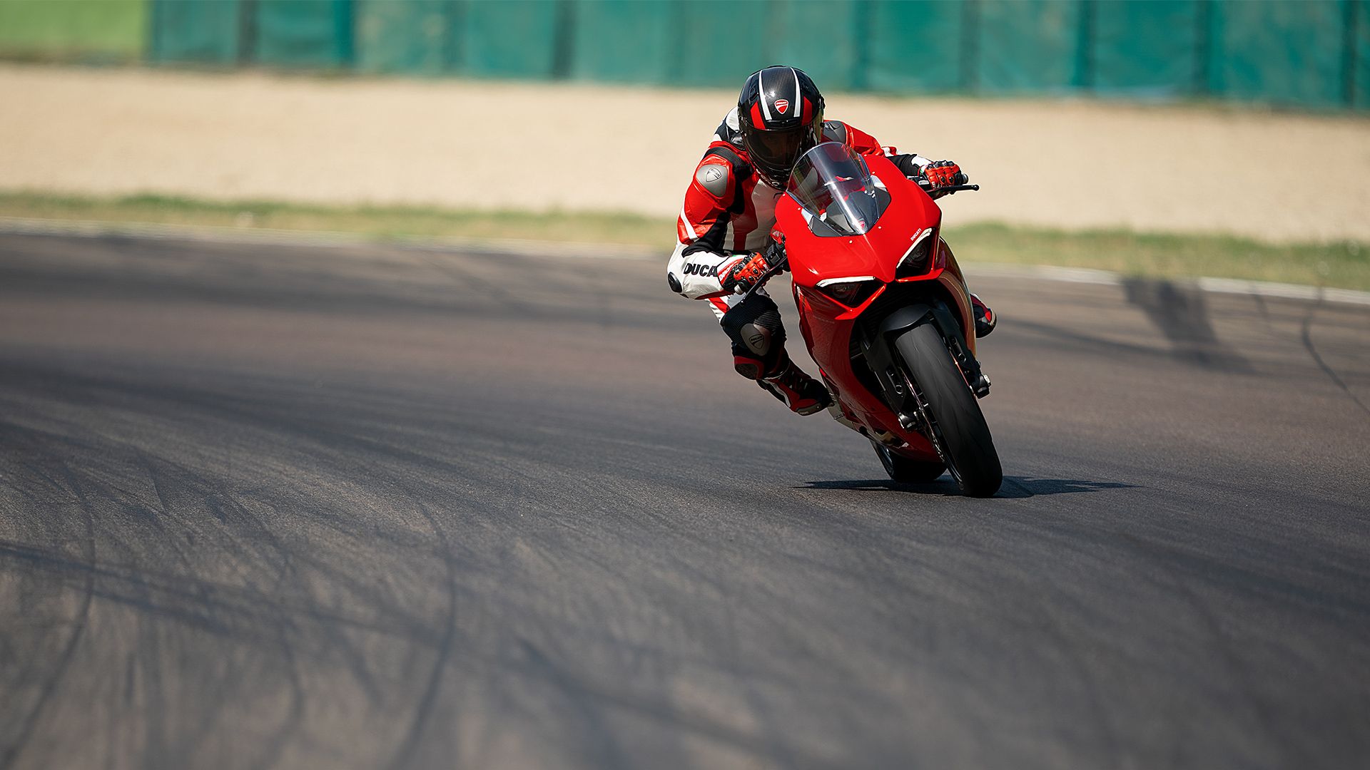 Ducati Panigale V2: High Performance, Red Essence