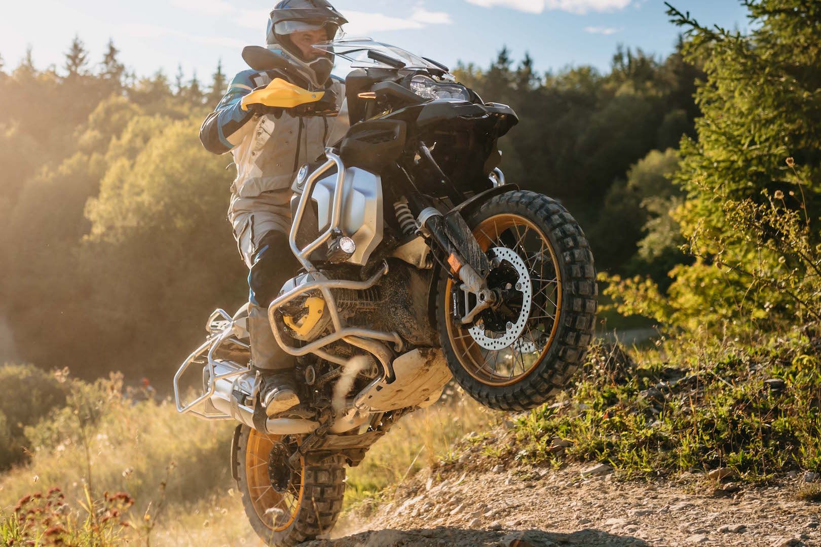 This Is The 2021 BMW R1250GS GSA: Adaptive Headlight, Heated Seat, New Color