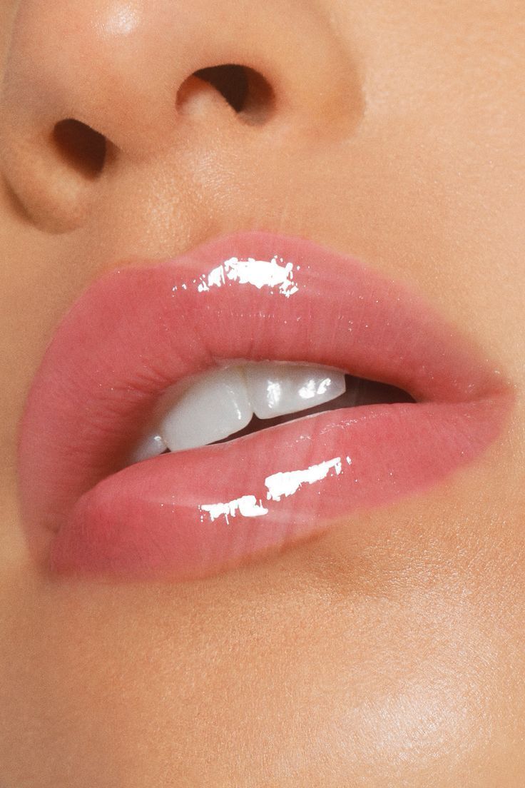 Best Glossy Lips Makeup image on Beautiful Makeup Photo