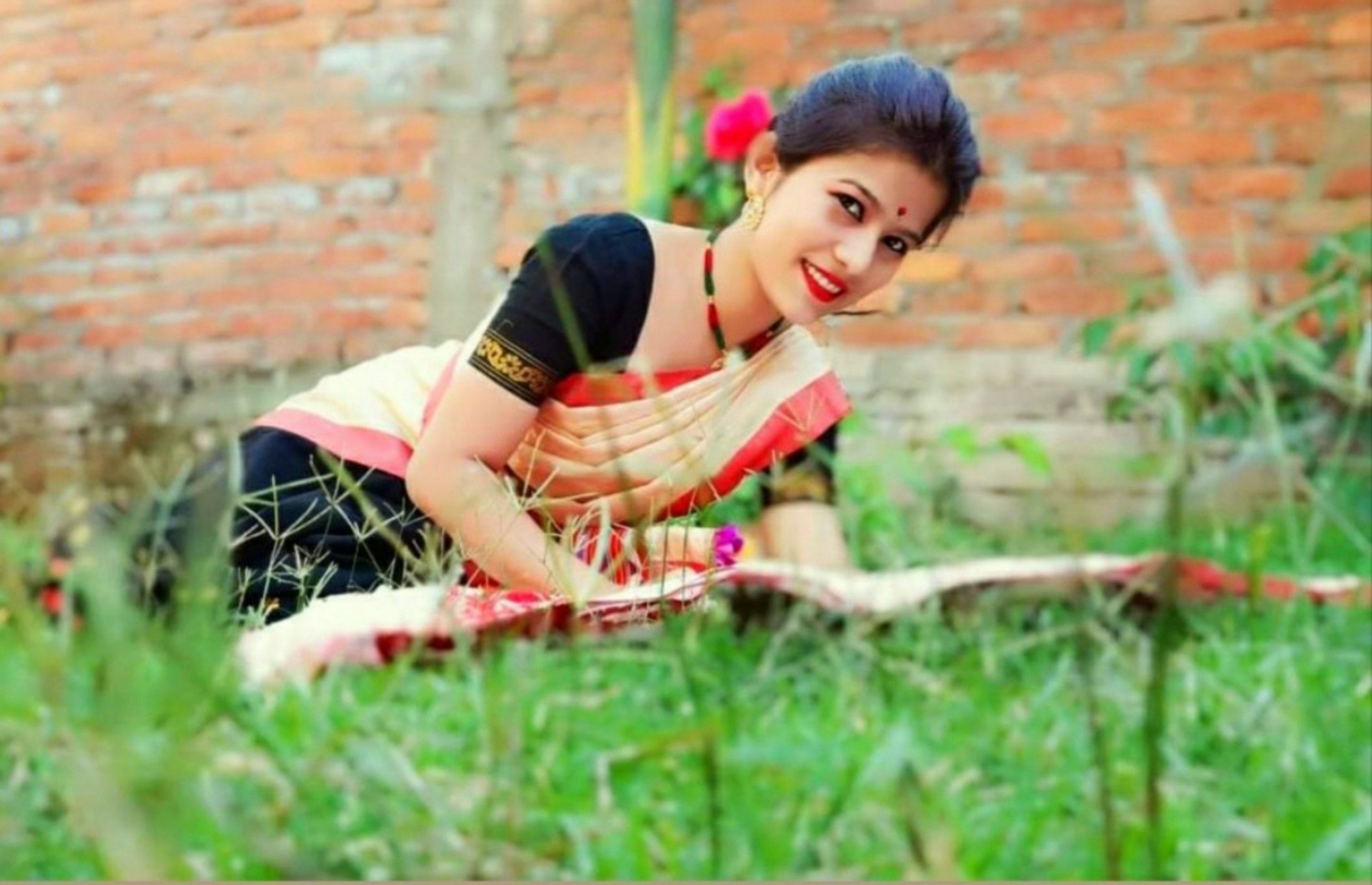 Free of assam, Bihu dancer