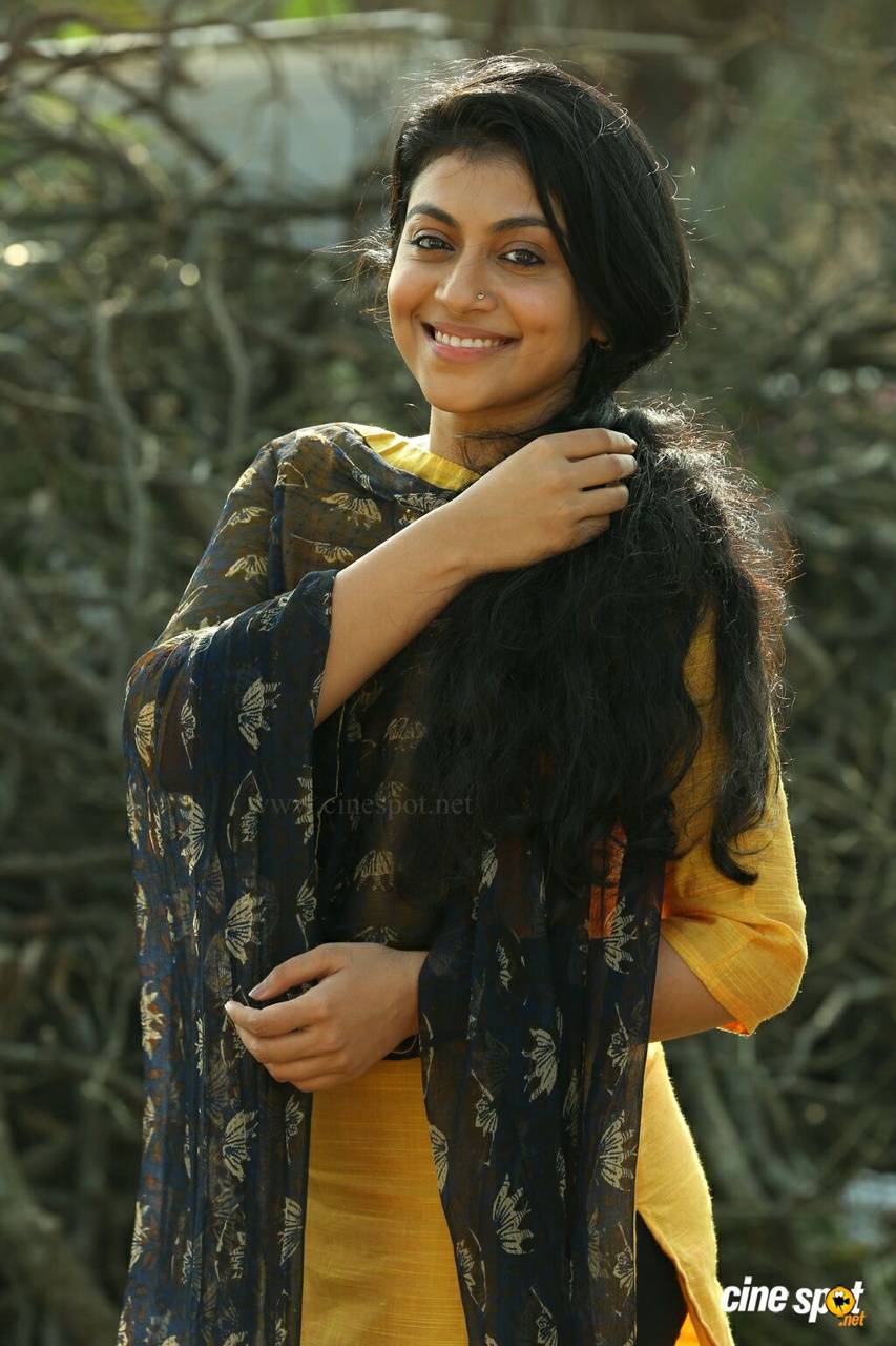 Shruti Ramachandran wallpaper