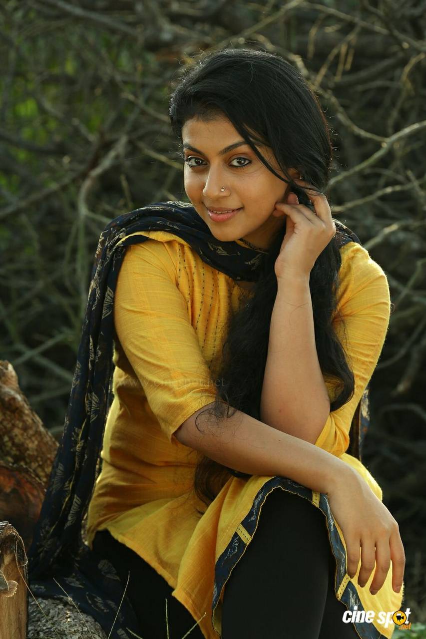 Shruti Ramachandran wallpaper