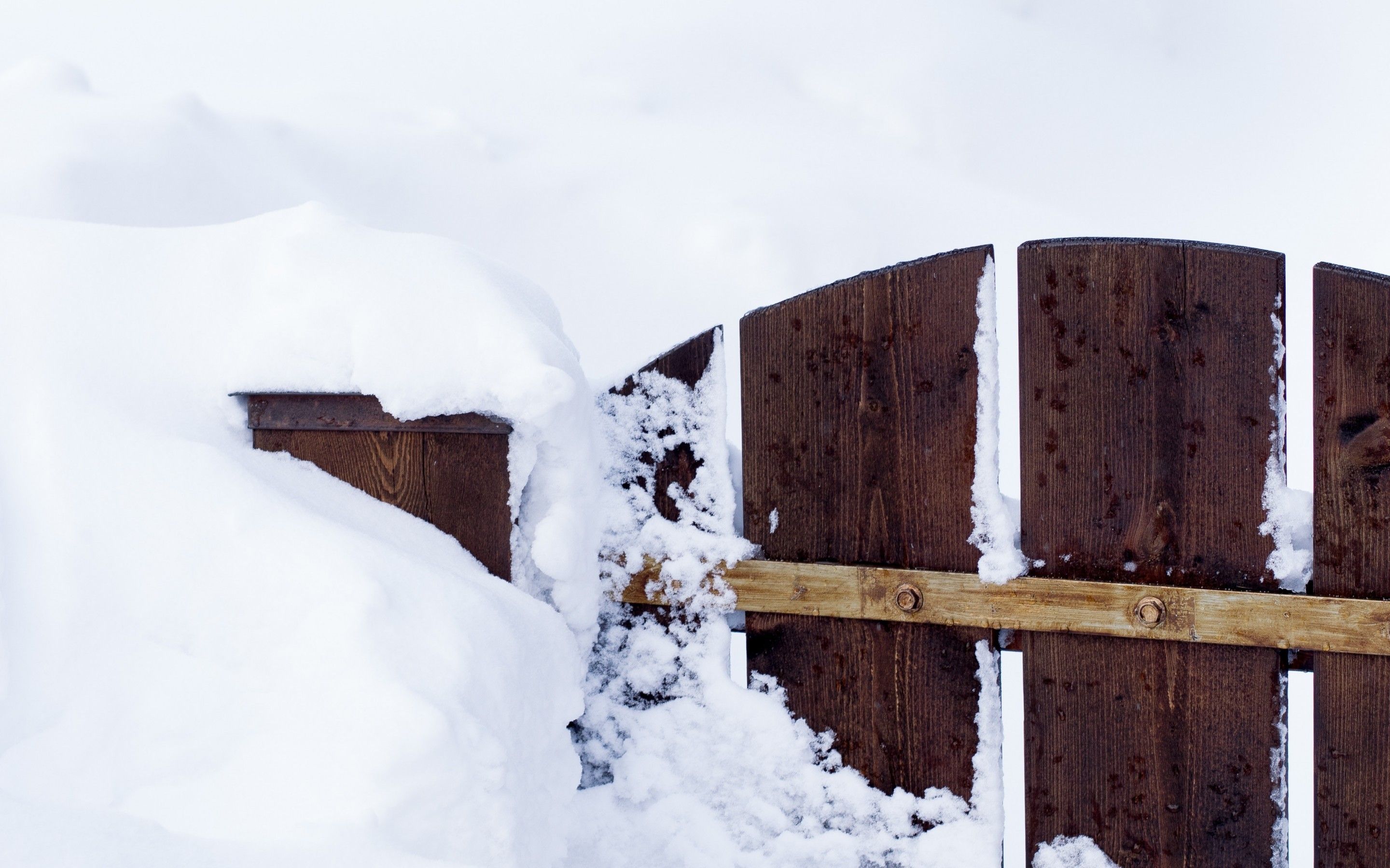 Download 2880x1800 Fence, Snow, Winter Wallpaper for MacBook Pro 15 inch