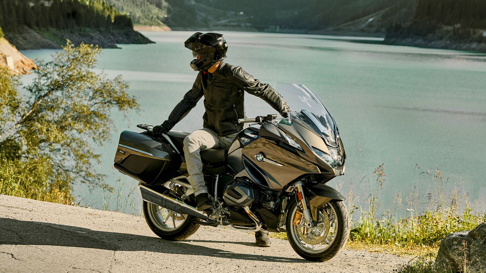 BMW's Active Cruise Control Makes The New 2021 R 1250 RT An Easy Rider