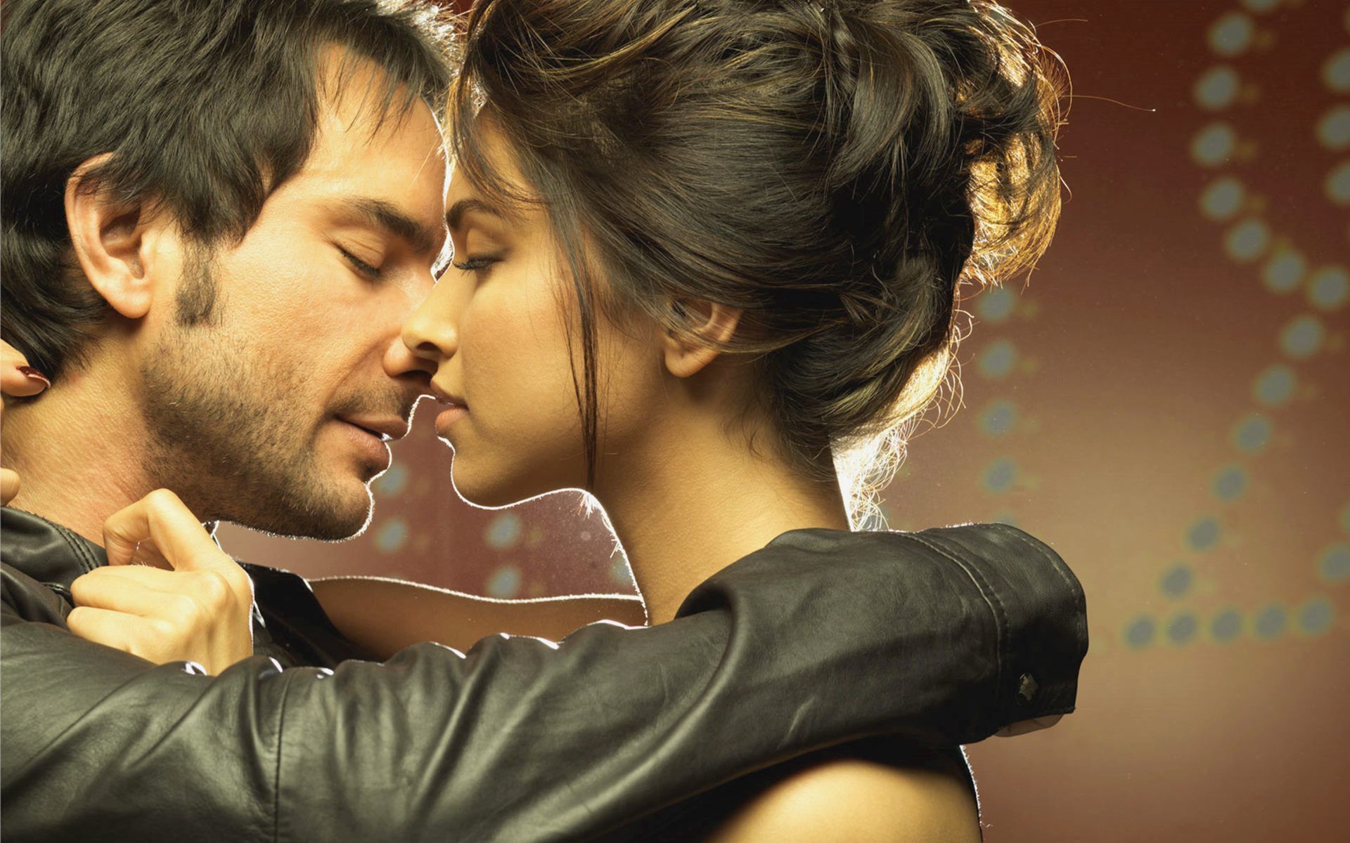 Bollywood Couple Love Scene Saif Ali Khan And Deepika Padukone HD Wallpaper