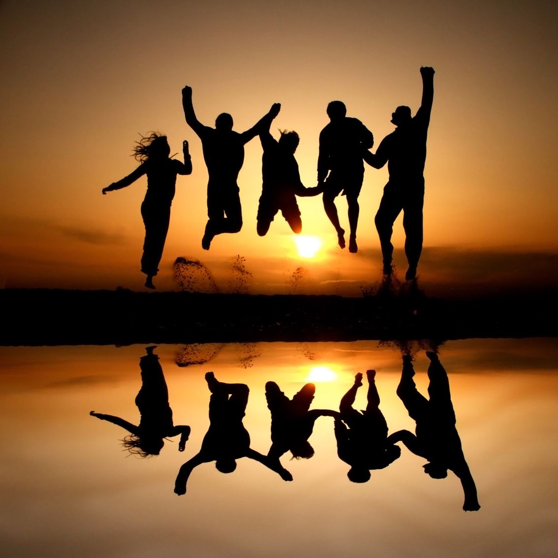 Silhouette of Friends Jumping at the Beach. Family beach picture, Beach photography family, Beach family photo