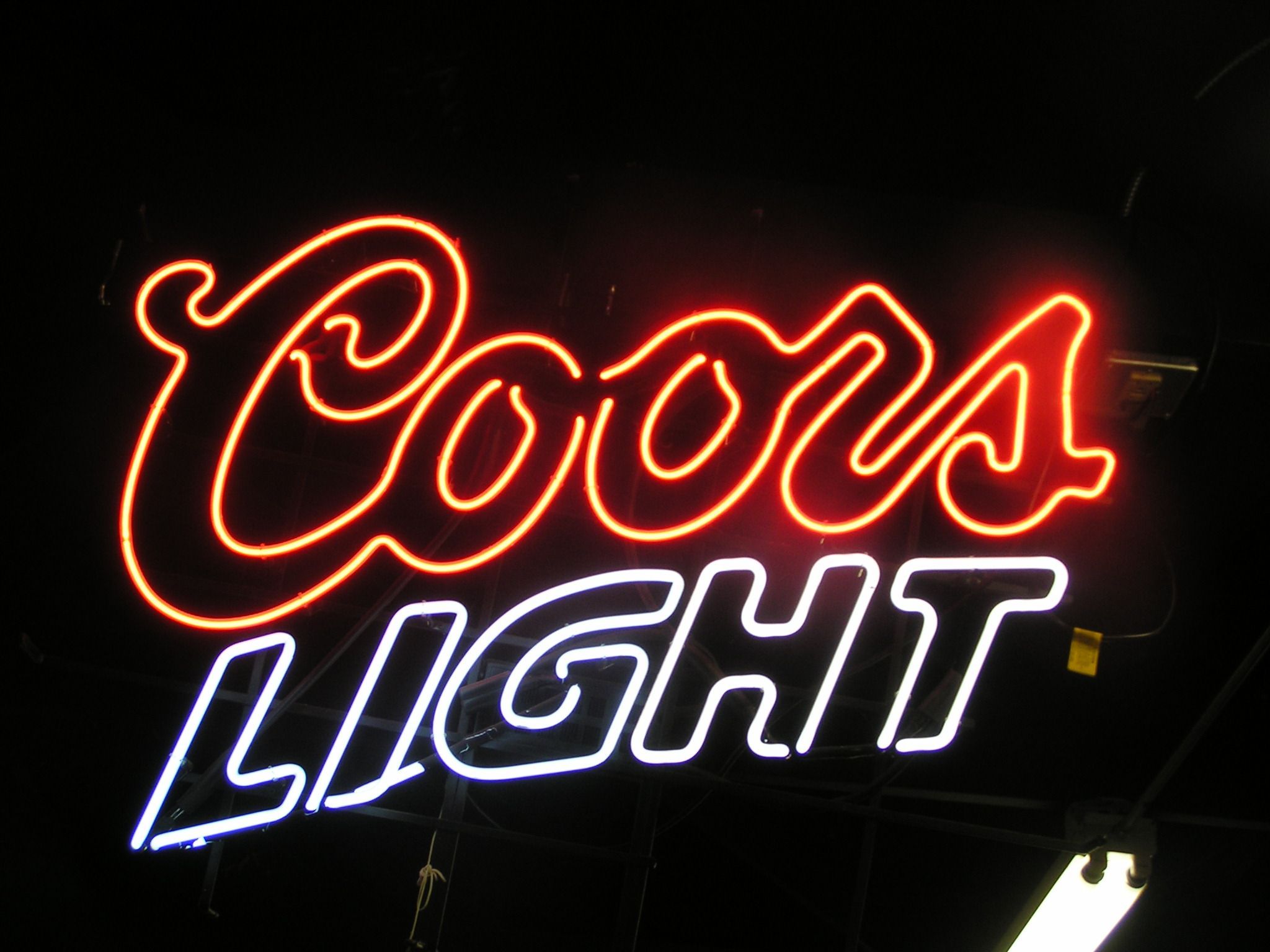 Coors Light Neon Beer Sign! Follow us on Facebook! Anything Goes Trading Co. Great photo and a unique place to s. Neon beer signs, Neon signs, Colorful drinks