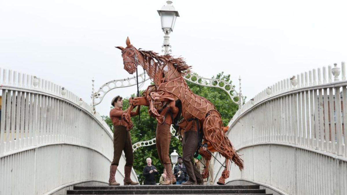 Real heroes of 'War Horse' cast a spell