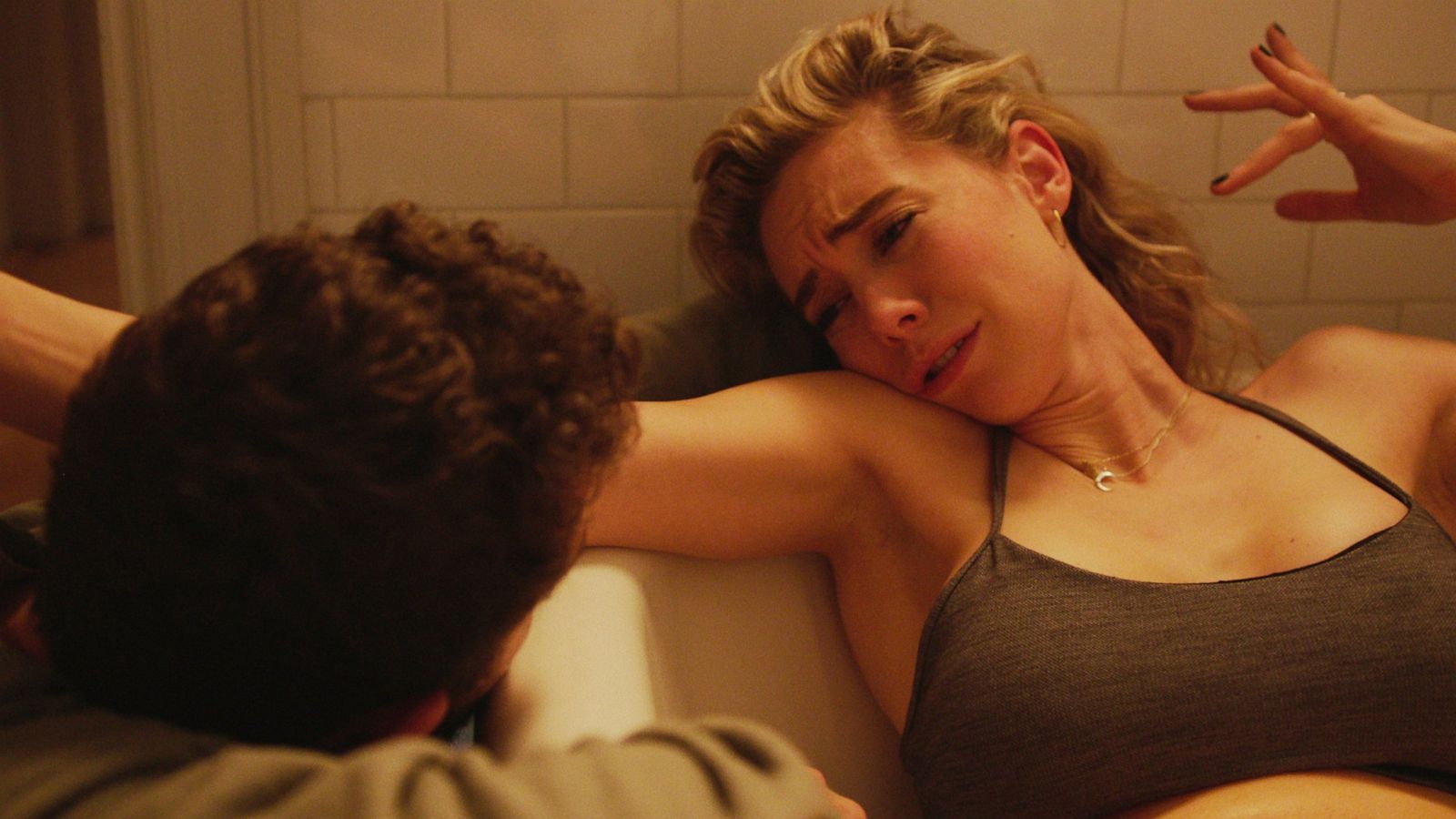 Review: Vanessa Kirby is raw, dynamic in 'Pieces of a Woman'