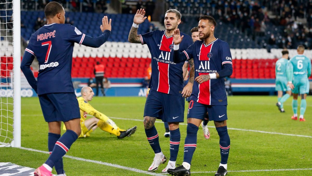 Neymar grabs two as PSG rout Angers