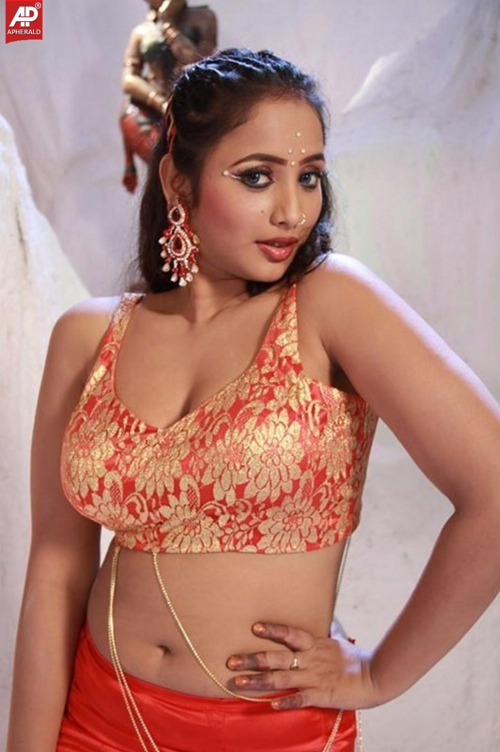 Rani chatterjee hot yoga pant Bra Hot Actress Model Image Pics HD Wallpaper sms message whatsapp status