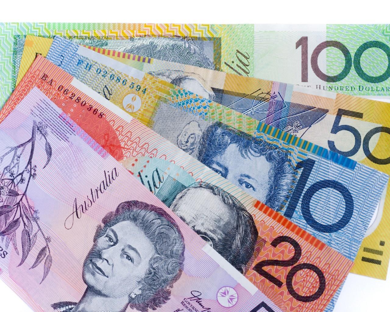 australian-money-australian-dollar-banknotes-50-aud-dollars-bills