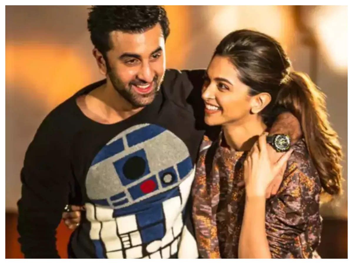 Flashback Friday: THIS picture of Deepika Padukone and Ranbir Kapoor from 'Yeh Jawaani Hai Deewani' will make you nostalgic. Hindi Movie News of India