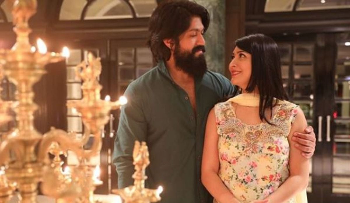 KGF star Yash's romantic dance with wife Radhika Pandit on Ashiqui 2 song is all hearts. Watch video