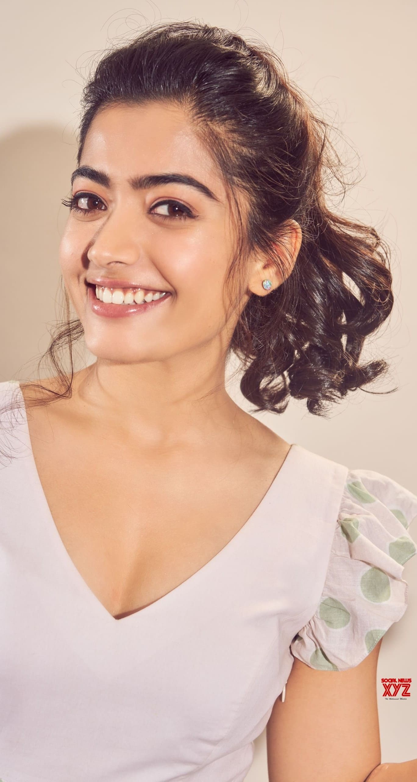 Rashmika Mandanna Wallpaper -k Rashmika Picture & Photo [ HD ]