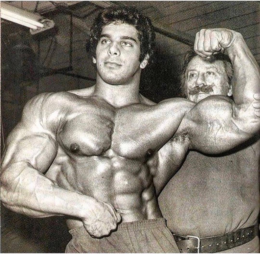 Lou Ferrigno back in the day [Joe Weider included for scale]