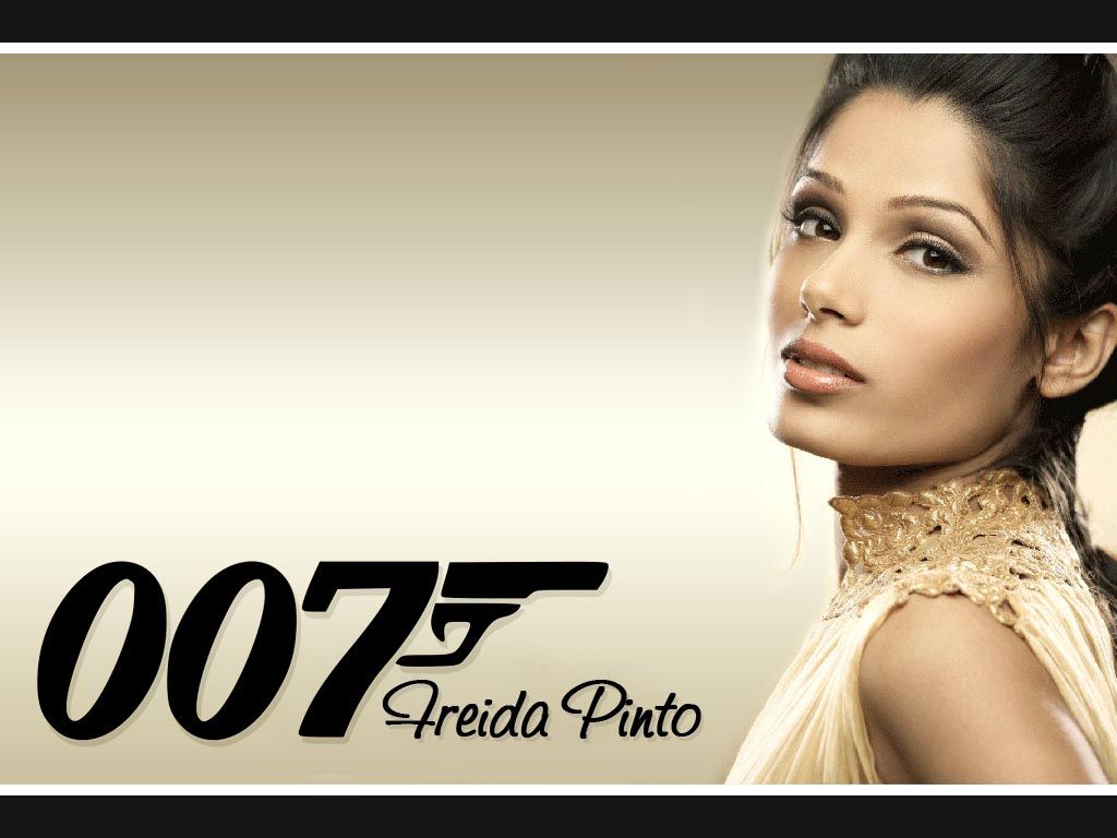 Bond Girl Wallpaper:wallpaper screensavers