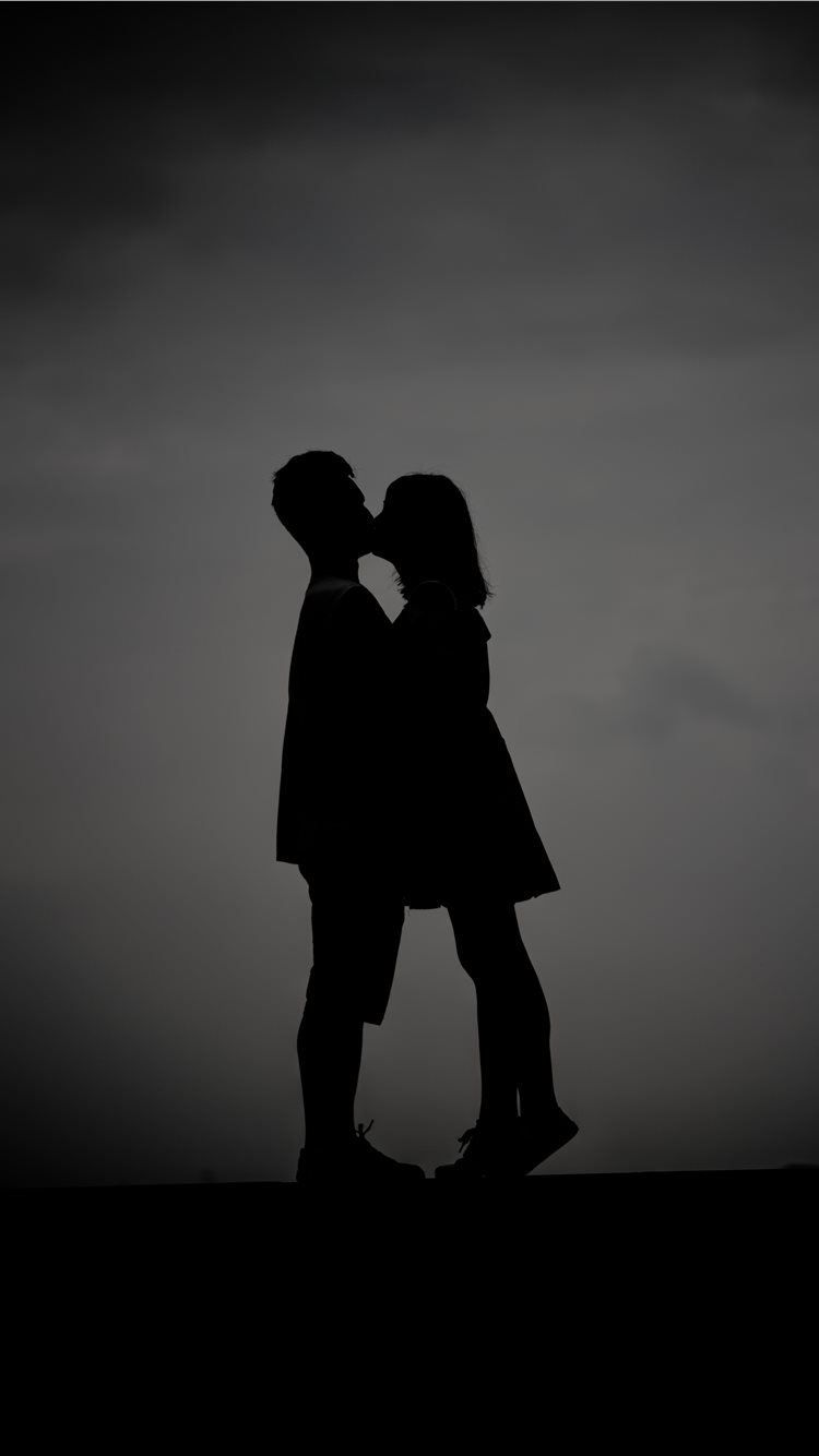 A pair of lovers who are kissing iPhone 8 Wallpaper Free Download