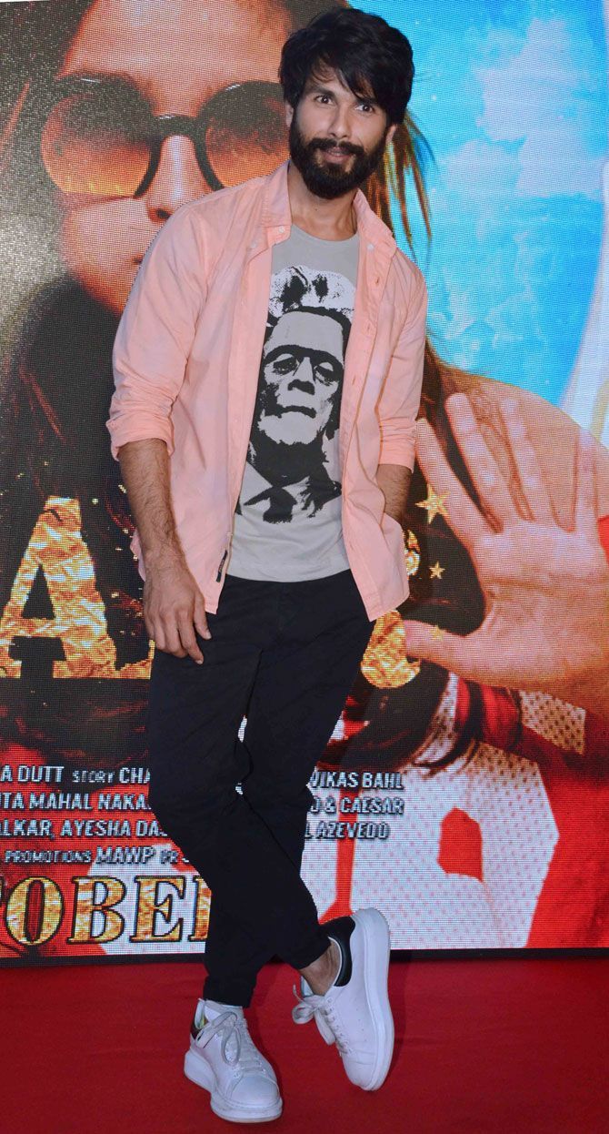 Shahid Kapoor. Shahid kapoor, Abs boys, Bollywood picture