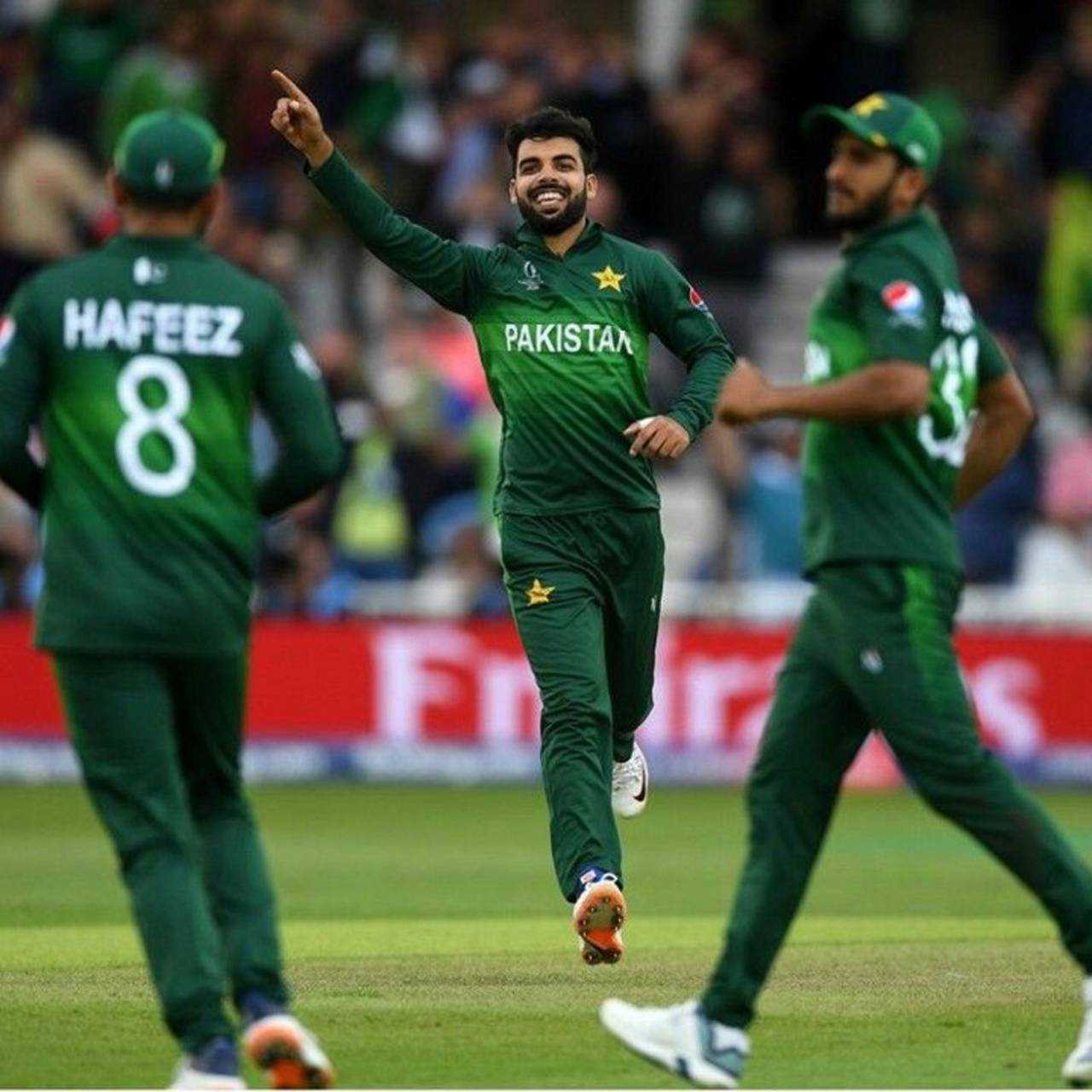 Shadab Khan (right) of Pakistan and Sarfraz Ahmed celebrate after bowling  Calum MacLeod of Scotland during the International T20 match at The Grange,  Edinburgh Stock Photo - Alamy