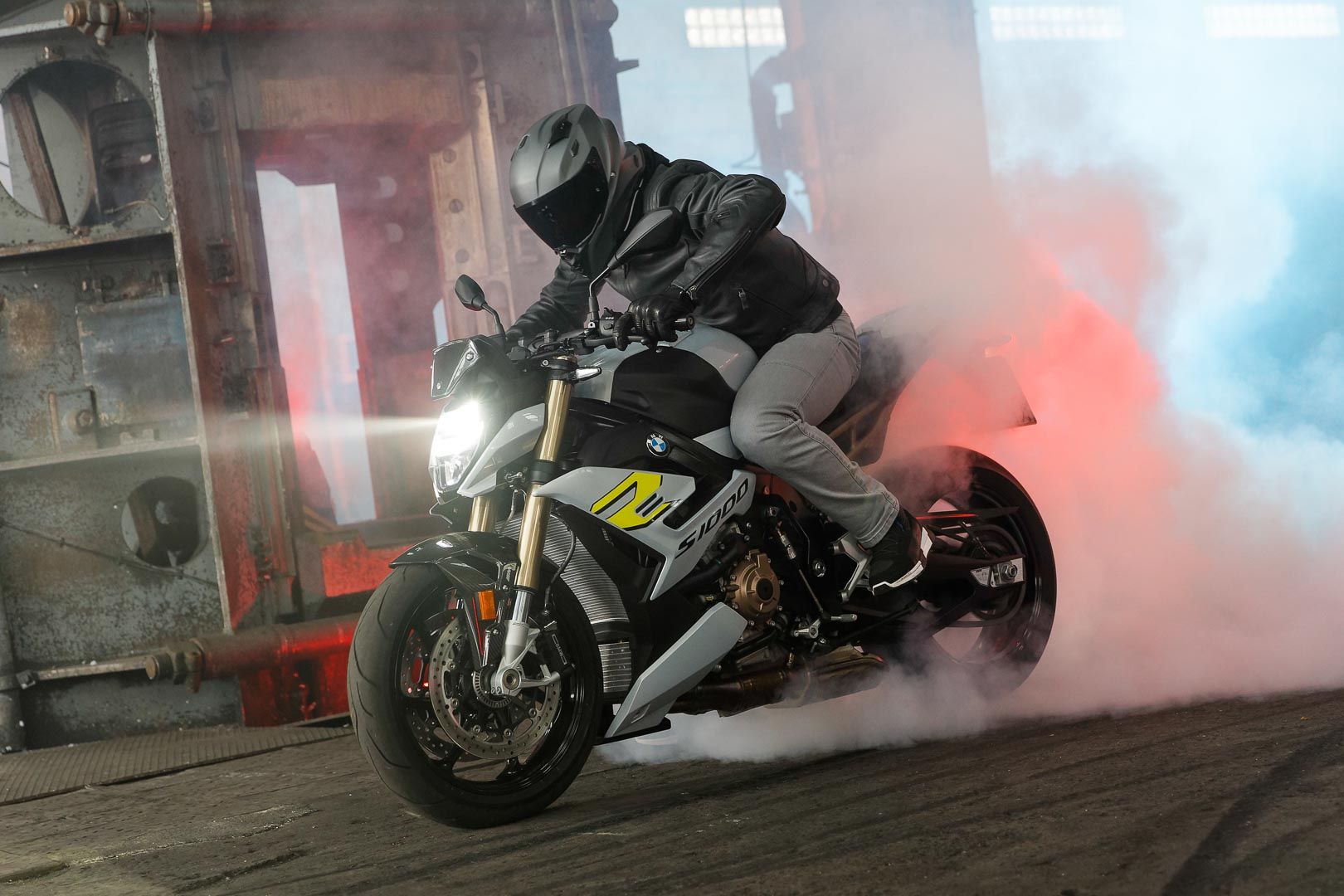 BMW S 1000 R First Look (16 Fast Facts + Specs and Photo)