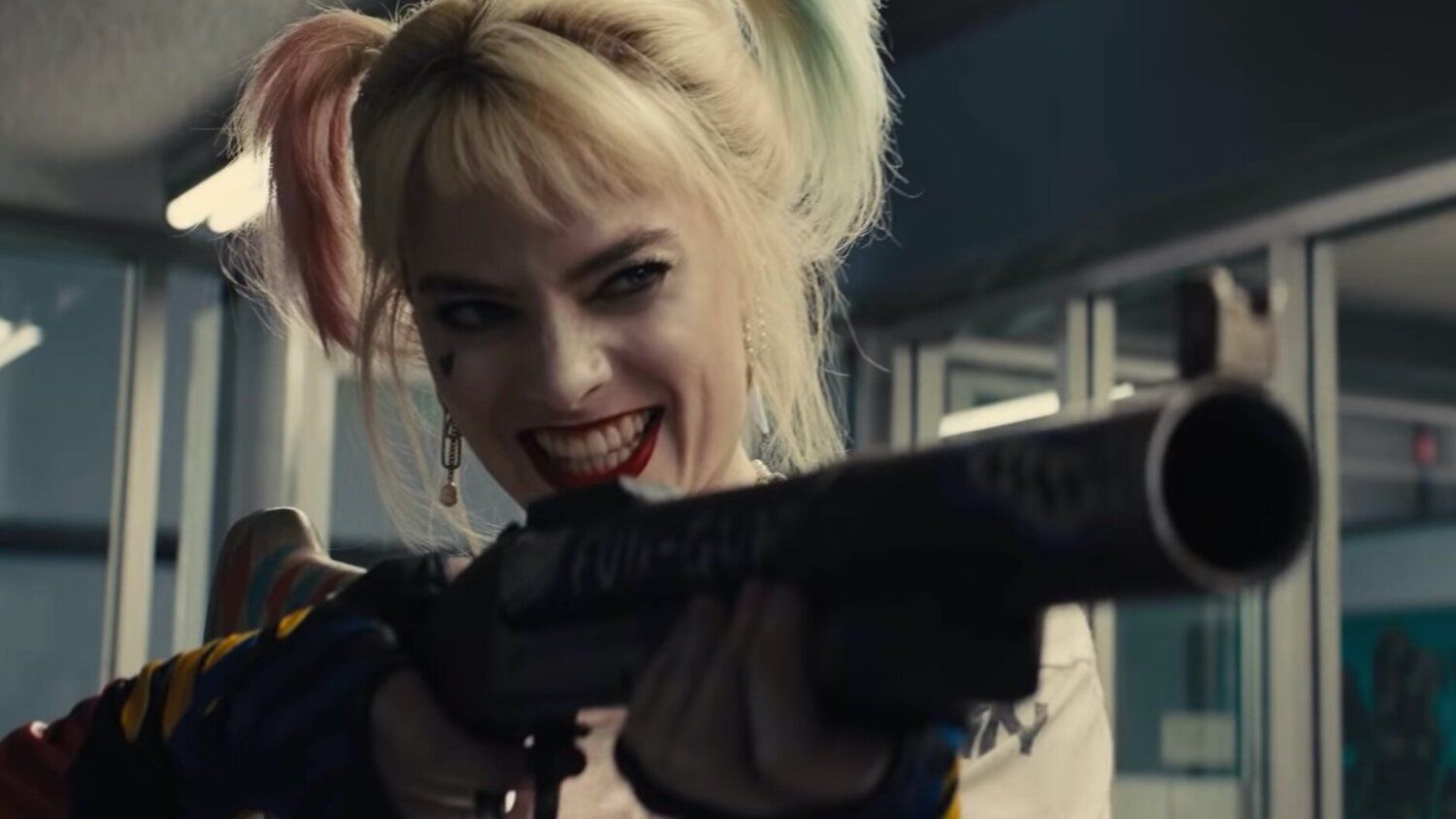 First Look at Margot Robbie as Harley Quinn in James Gunn's THE SUICIDE SQUAD