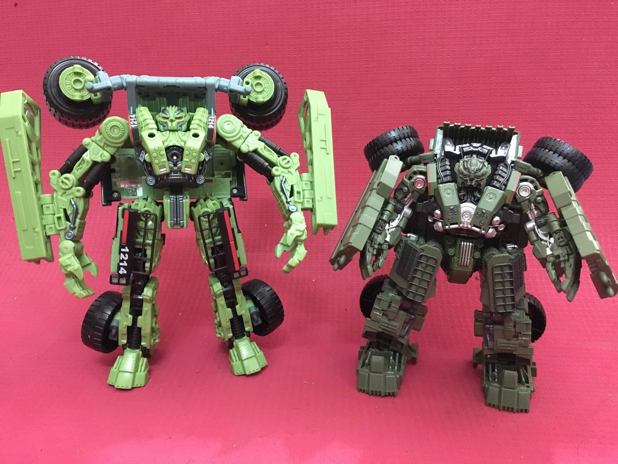 In Hand, Comparison Image Of Studio Series 37 Voyager Long Haul