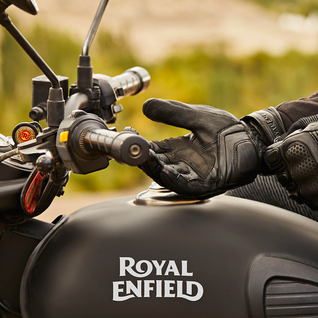 Royal Enfield Classic 500 Stealth Black Motorbike