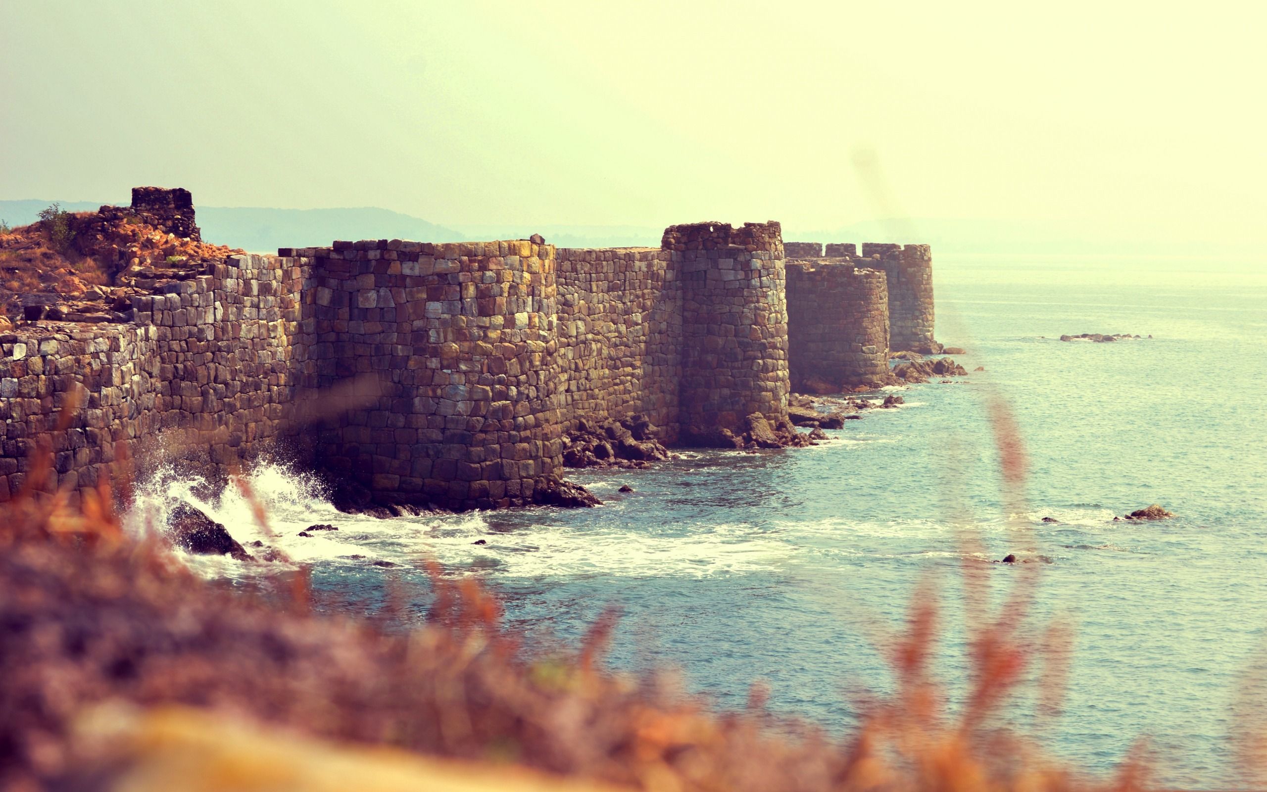 Download wallpaper Sindhudurg Fort, old fortification, coast, Arabian Sea, Indian Ocean, Maharashtra, India for desktop with resolution 2560x1600. High Quality HD picture wallpaper