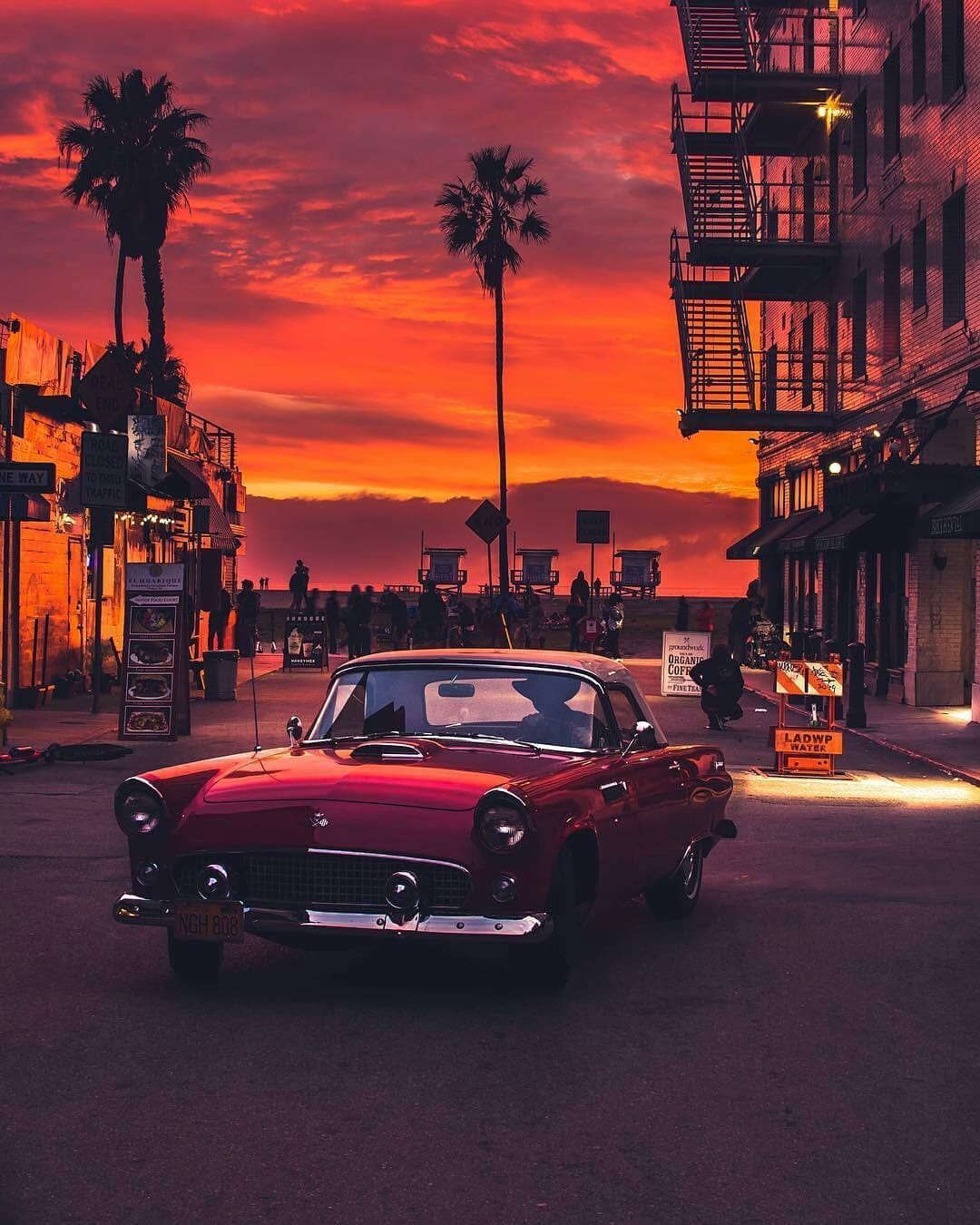 Vintage Car Sunset Wallpaper