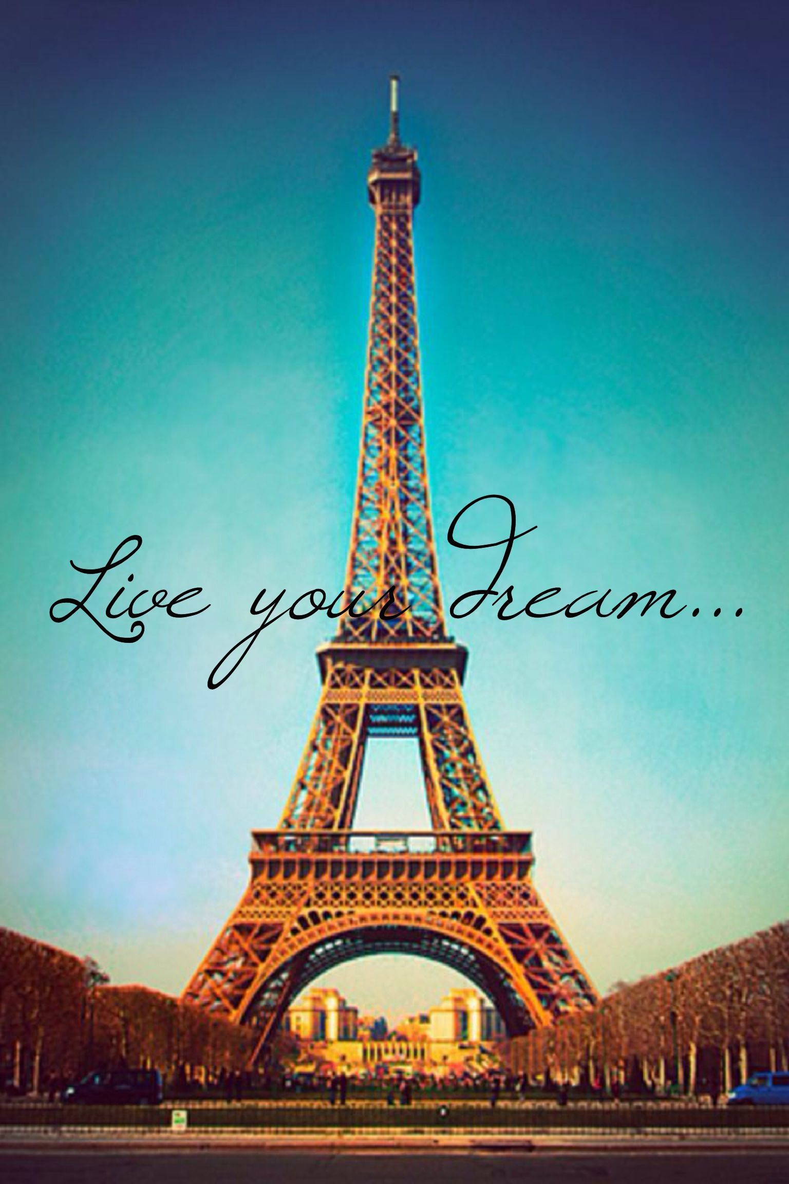 Cute #Eiffel #Tower pic! Live your #dream #travel #france #holiday #summer. Paris wallpaper, Eiffel tower, Paris eiffel tower