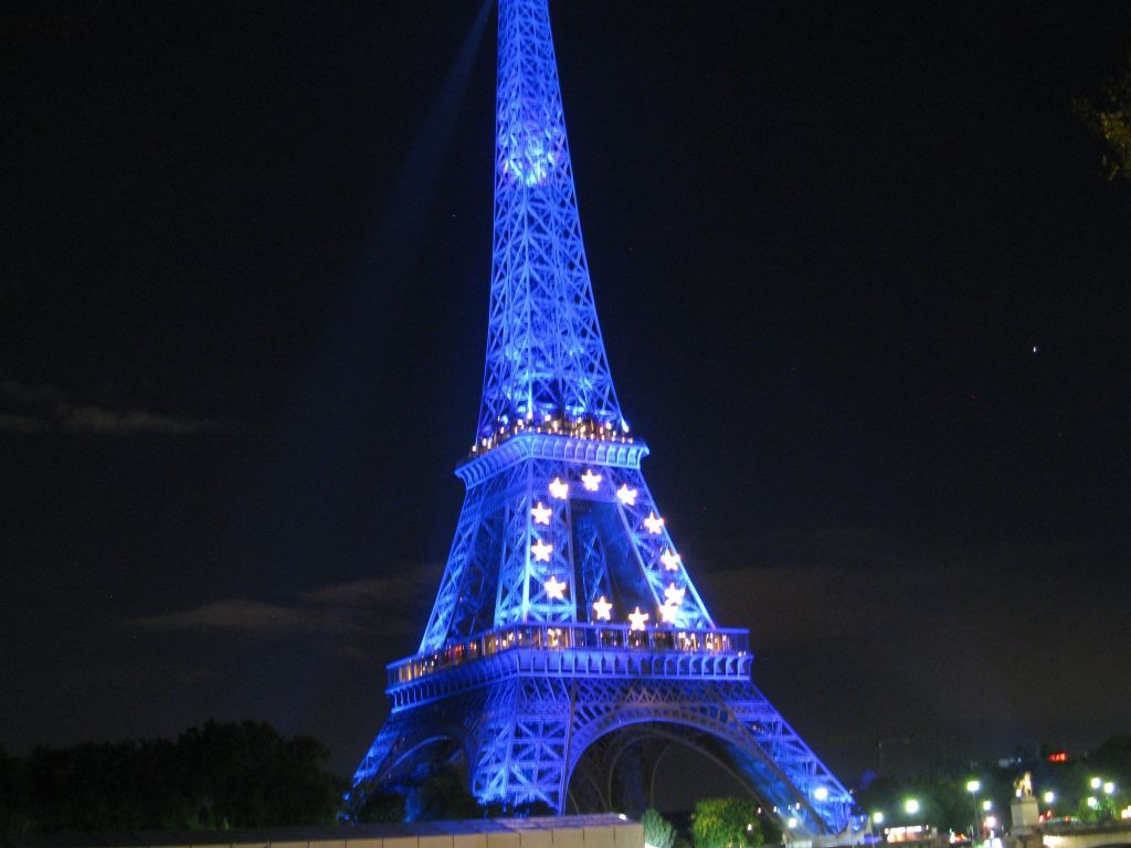 Eiffel 4K wallpaper for your desktop or mobile screen free and easy to download