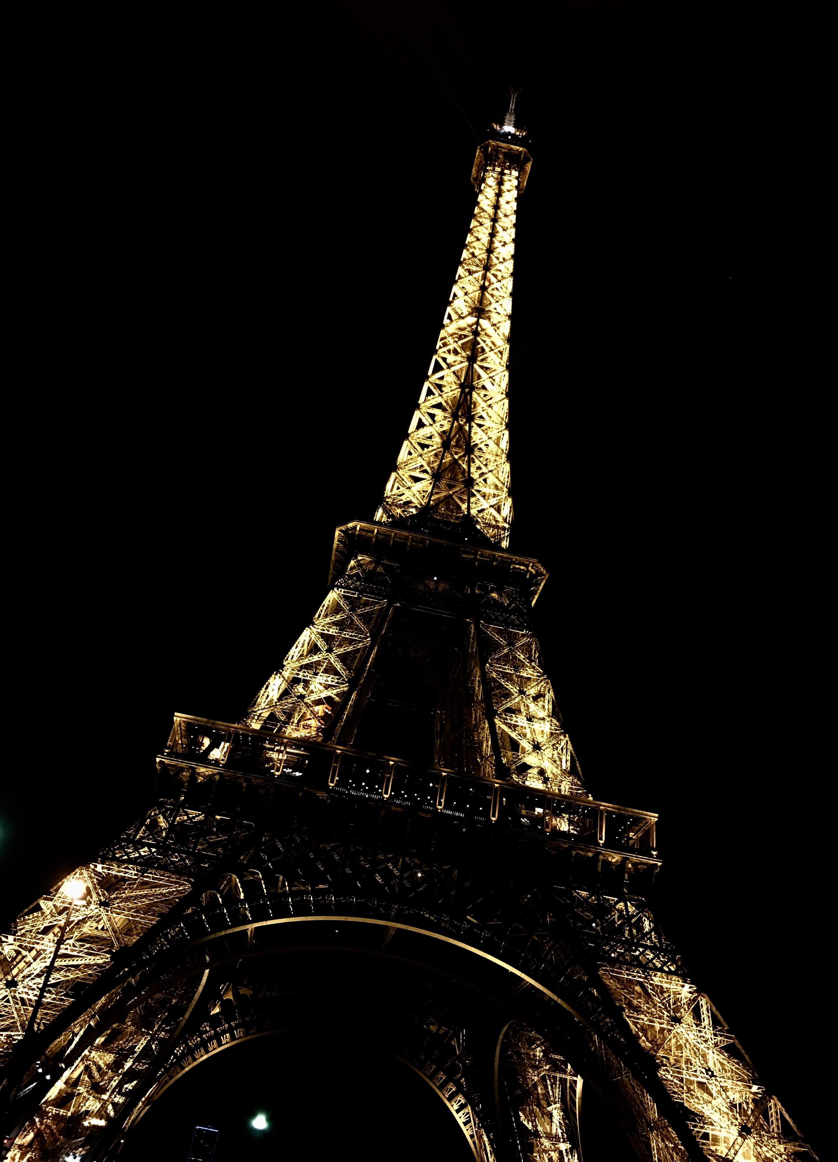 Cool pic i took of the Eiffel Tower that works well as a wallpaper for the Max