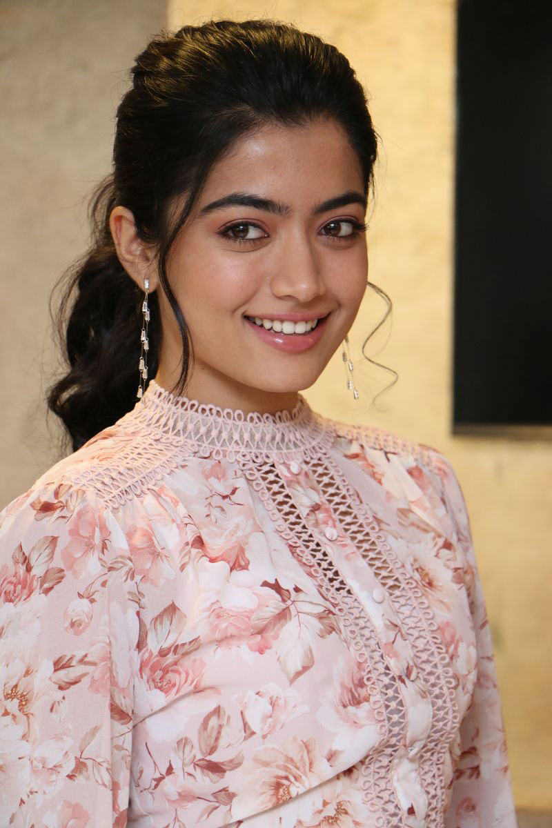 Rashmika mandana beautiful HD wallpaper