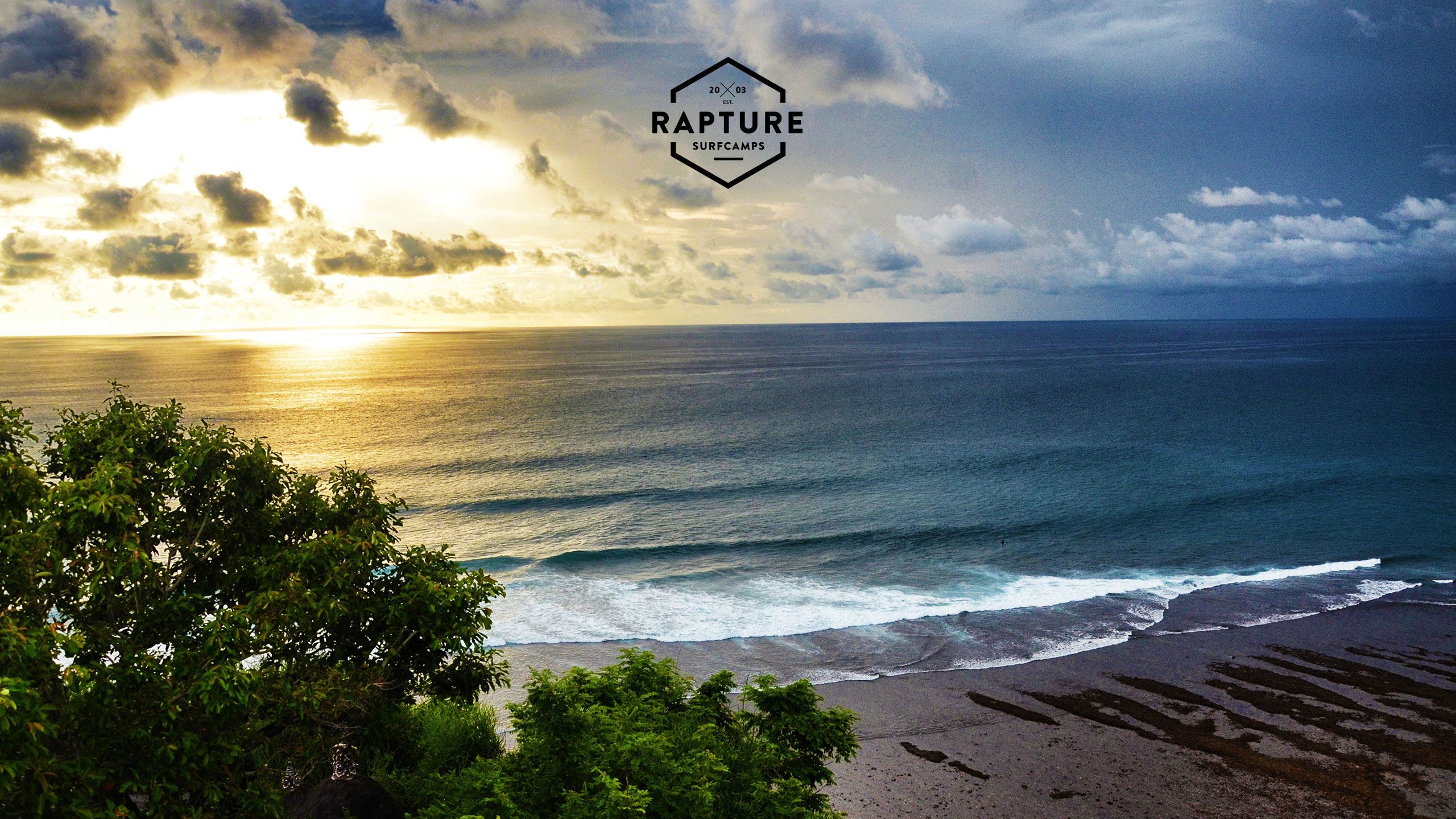 Free Surf Wallpaper from our Surfcamps