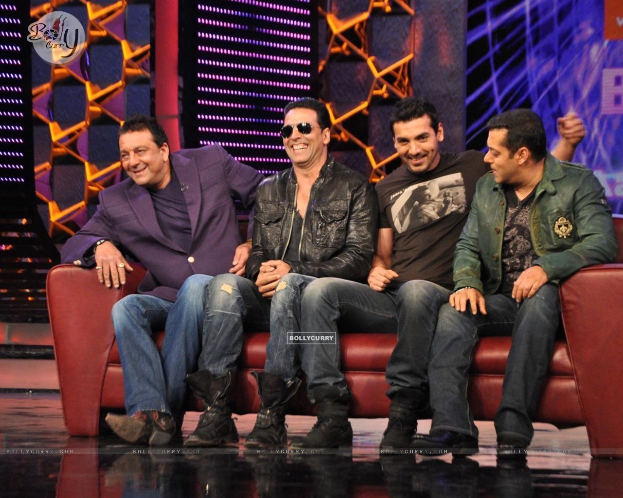 Wallpaper Kumar and John Abraham promote their film 'Desi Boyz' on the sets of Bigg Boss Season 5 with Salman Khan and Sanjay Dutt at ND Studios in Karjat size:1280x1024