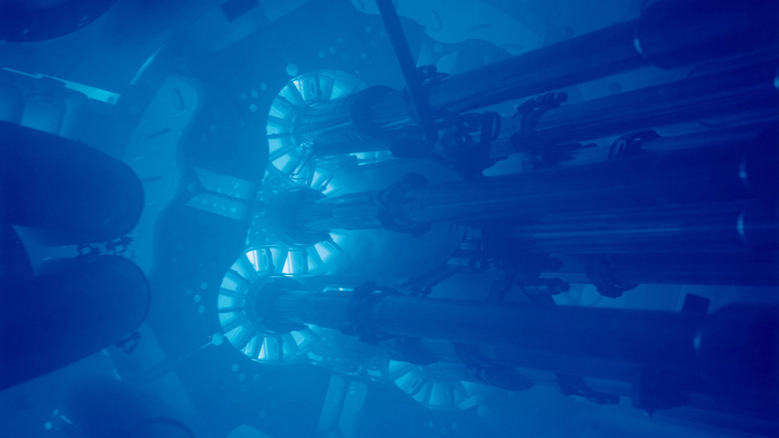 The glow of Cherenkov radiation from a nuclear reactor, WQHD_Wallpaper