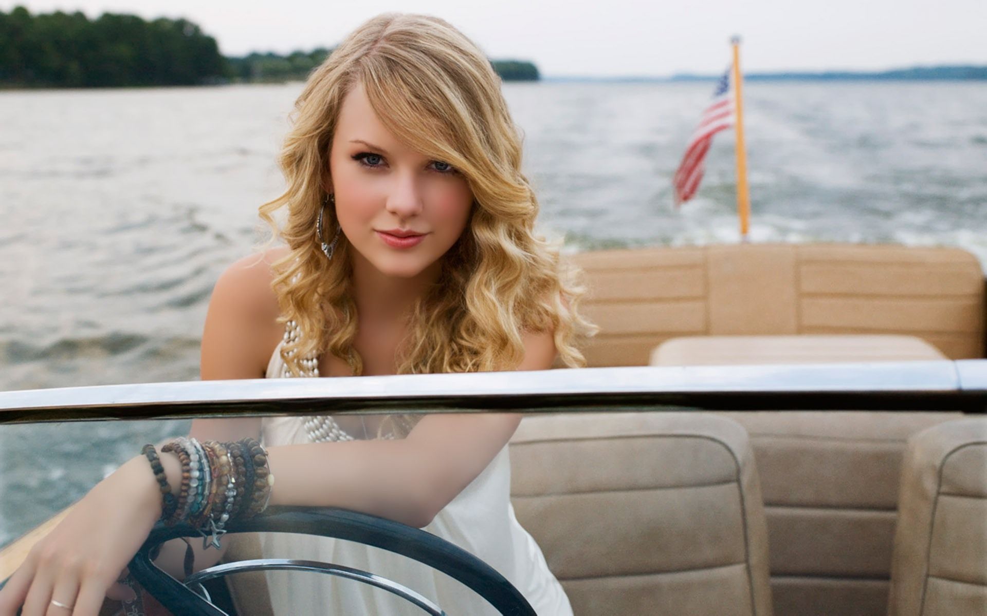 Woman on Boats Wallpaper