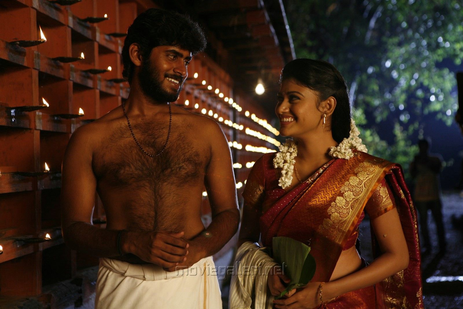 Madha Yaanai Koottam New Stills. Oviya. Kathir. New Movie Posters