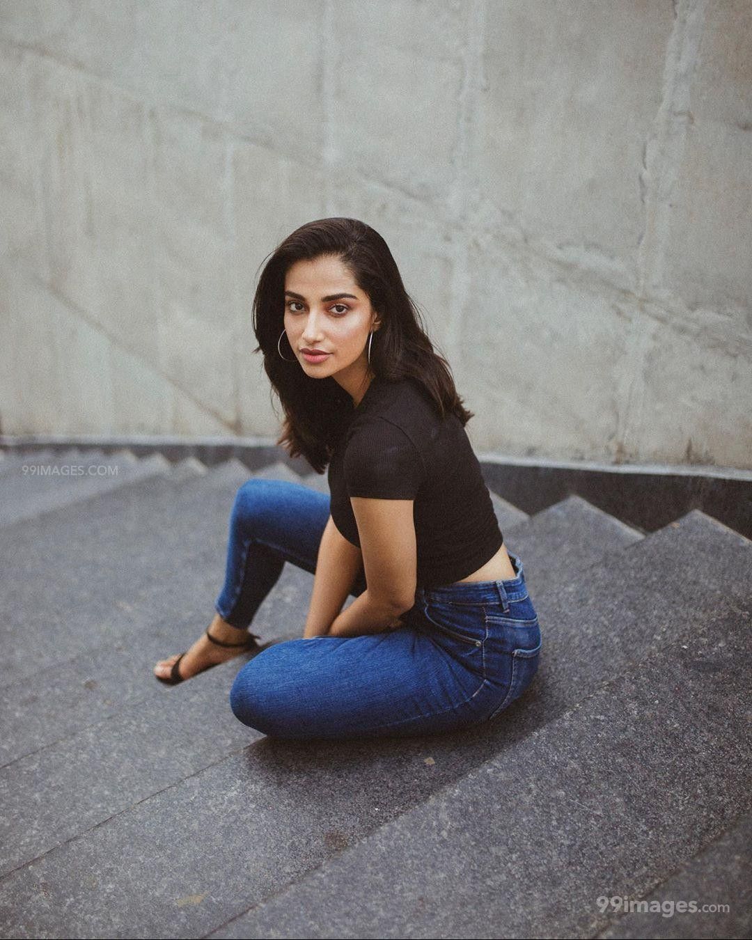 Meenakshi Chaudhary HD Wallpaper (Desktop Background / Android / iPhone) (1080p, 4k) (1080x1350)