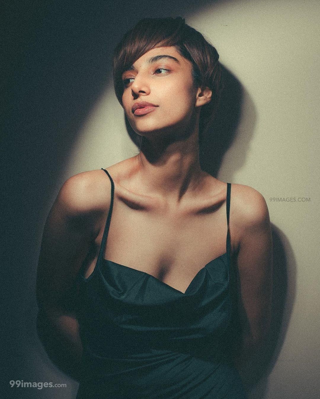 Meenakshi Chaudhary HD Wallpaper (Desktop Background / Android / iPhone) (1080p, 4k) (1080x1346)