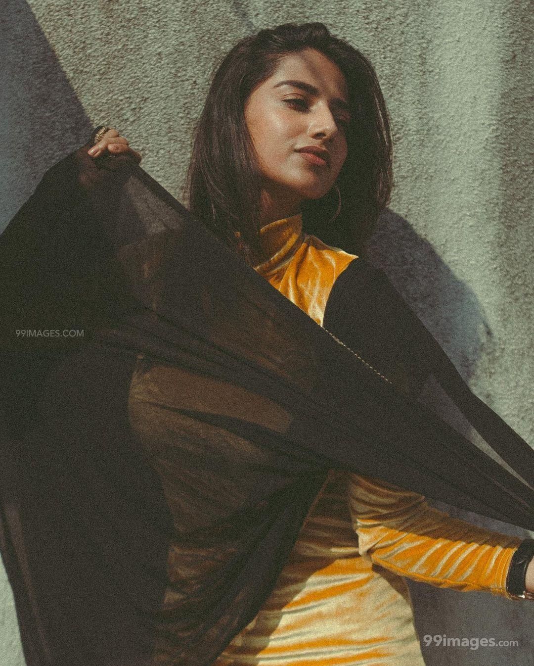 Meenakshi Chaudhary Latest Hot HD Photo / Wallpaper (1080p) (Instagram / Facebook) #meenakshichaudhary #model #acto. HD photo, Photo wallpaper, Photo