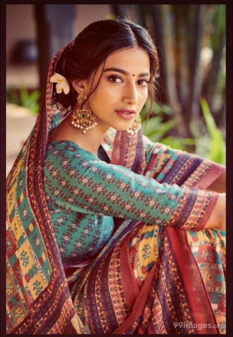 Meenakshi Chaudhary Latest Hot HD Photo / Wallpaper (1080p) (Instagram / Facebook) (747x1080)