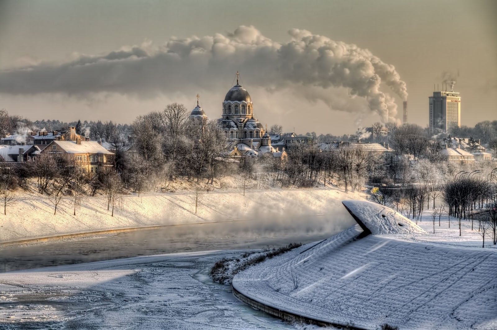 architecture, City, Cityscape, Trees, Building, Lithuania, Landscape, Winter, Snow, Cathedral, Smoke, Chimneys, Frost, Frozen River Wallpaper HD / Desktop and Mobile Background