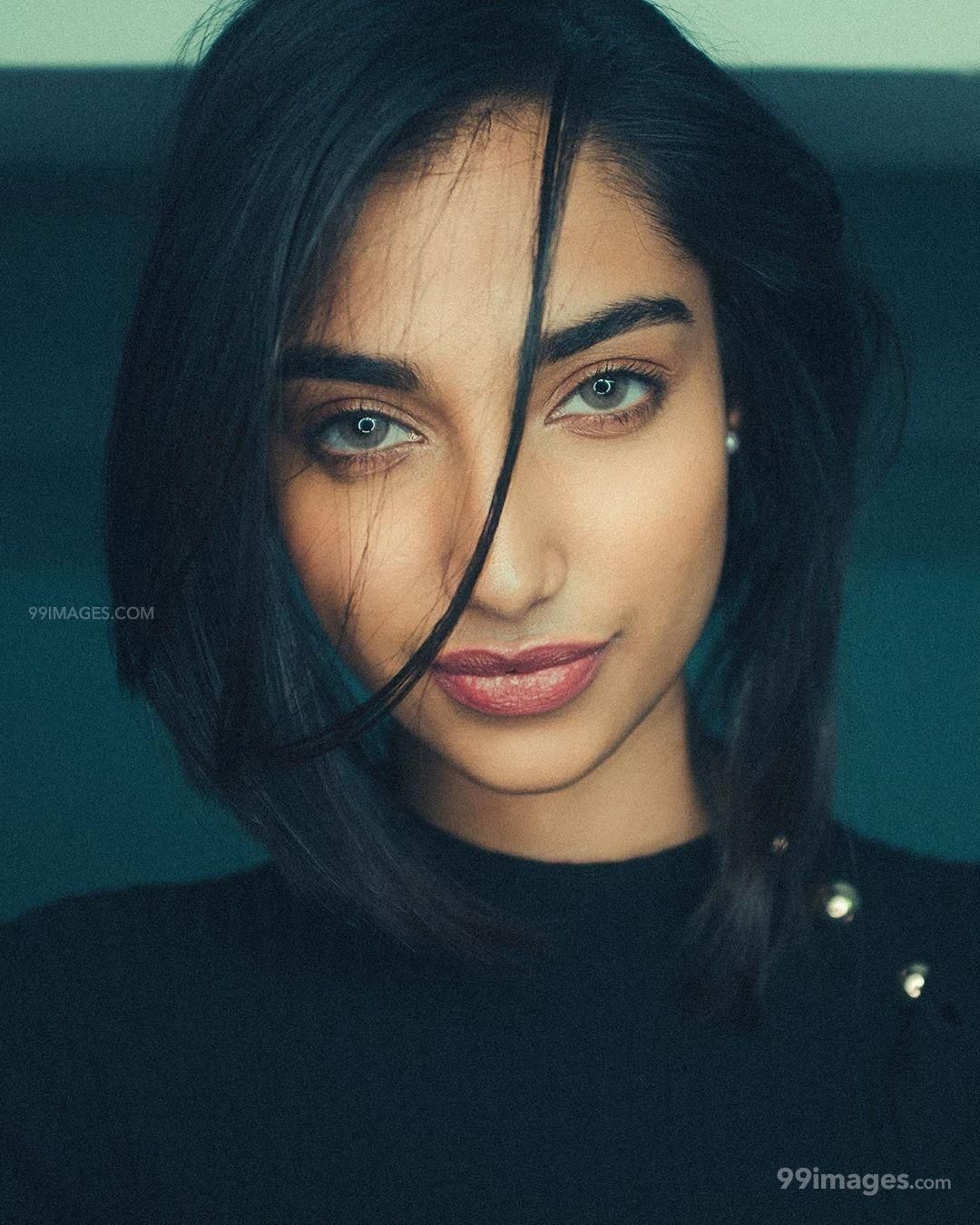 Meenakshi Chaudhary Latest Hot HD Photo / Wallpaper (1080p) (Instagram / Facebook) #meenakshichaudhary #model #actor #bollywood #quarantinedays