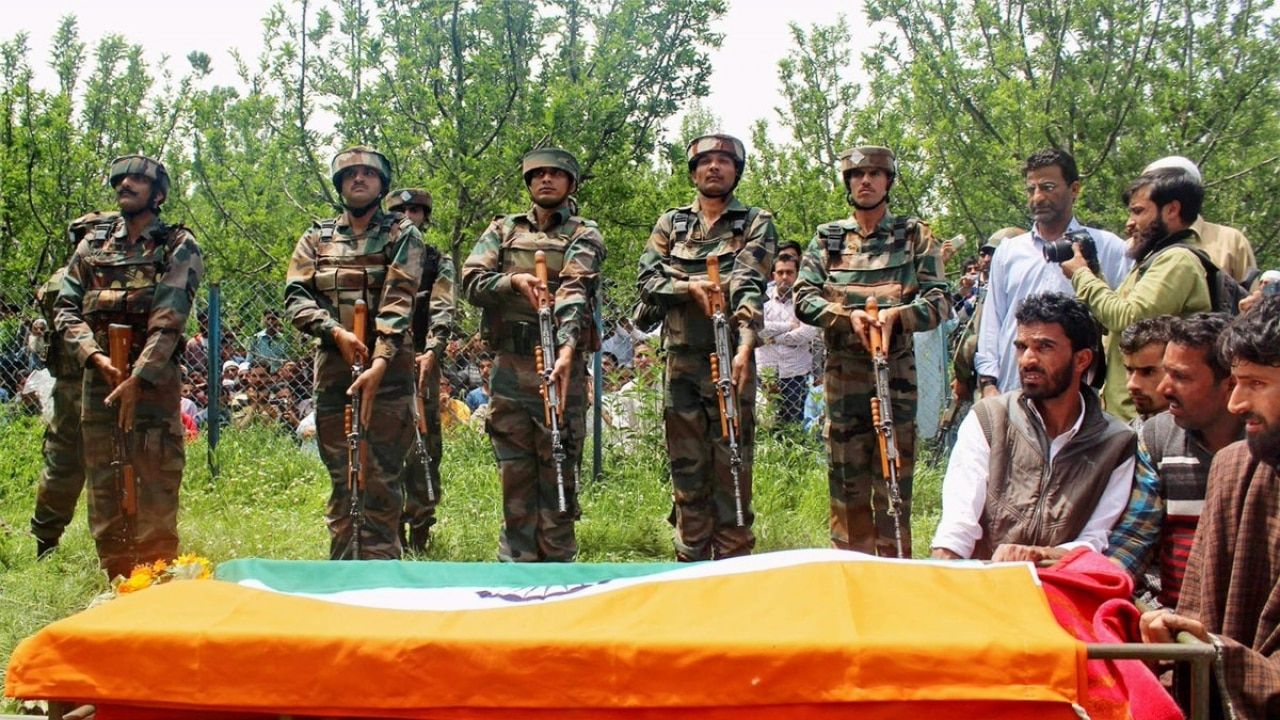 In Picture: Indian Army pays tribute to martyred officer Ummer Fayaz